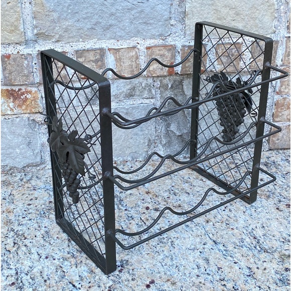 Wrought iron wine bottles holder with relief Grapes - Picture 9 of 13